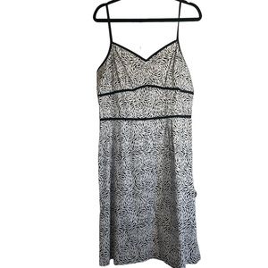 Never been worn sundress with tags ! 97% Cotton/Algodon , 3% Spandex